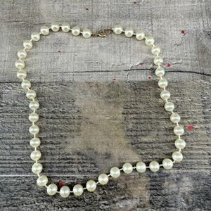 Vintage Faux Pearl Necklace Gold Tone Clasps Accessory Fashion Classy